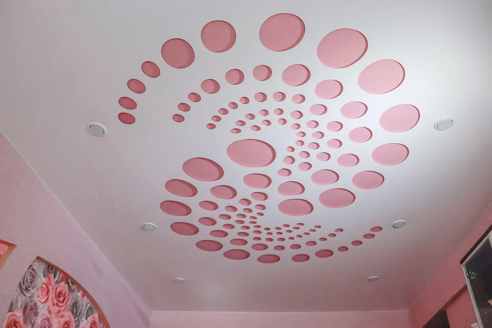 Розовый